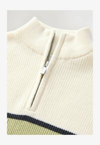 Ausgewählt, ecru green