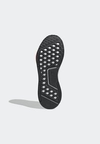 Svart gummisko sula med ett diamantmönstrat mönster och texturerade detaljer, med en mittstödssektion och en slät kant.