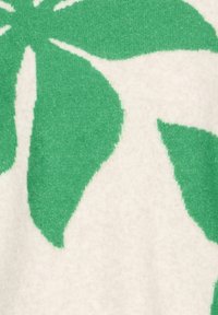 Gewebter Stoff mit großen grünen Blattmustern auf cremefarbenem Hintergrund, mit weicher Textur und dezentem Stretch.