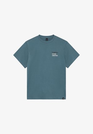 Turquoise katoenen T-shirt met ronde hals. Voorzien van de tekst "The NEW RLX" en "FUTURE CREATIVES" in contrasterende kleuren op de borst. Klassieke pasvorm.