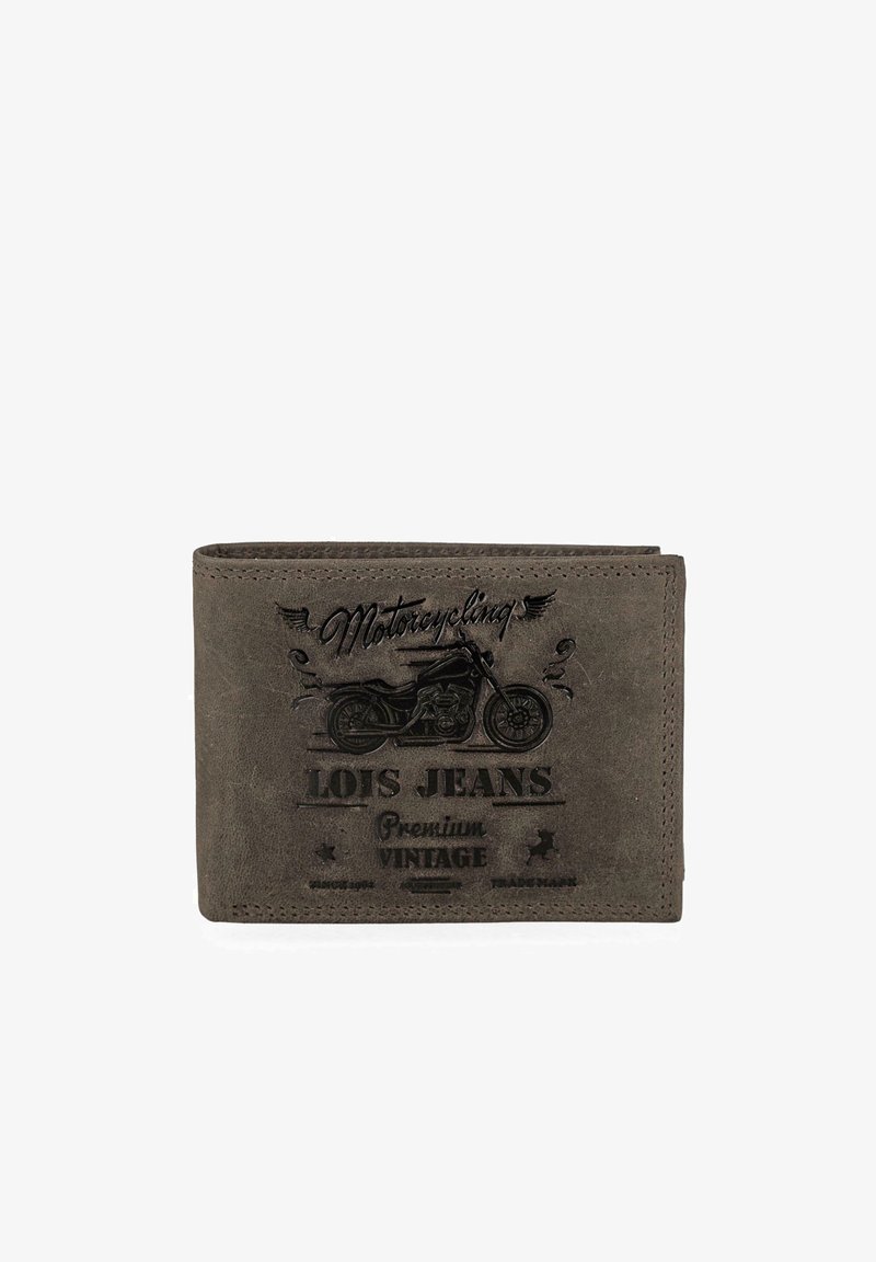 Billetera de cuero gris con un gráfico de motocicleta en relieve y texto. Textura suave, diseño de bi-fold y detalles de costura visibles.
