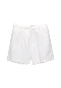 Weiße Leinen-Shorts mit lockerem Schnitt, ausgestattet mit einem Knopfverschluss, vorderen Falten und seitlichen Taschen. Strukturierter Stoff für ein leichtes Tragegefühl.