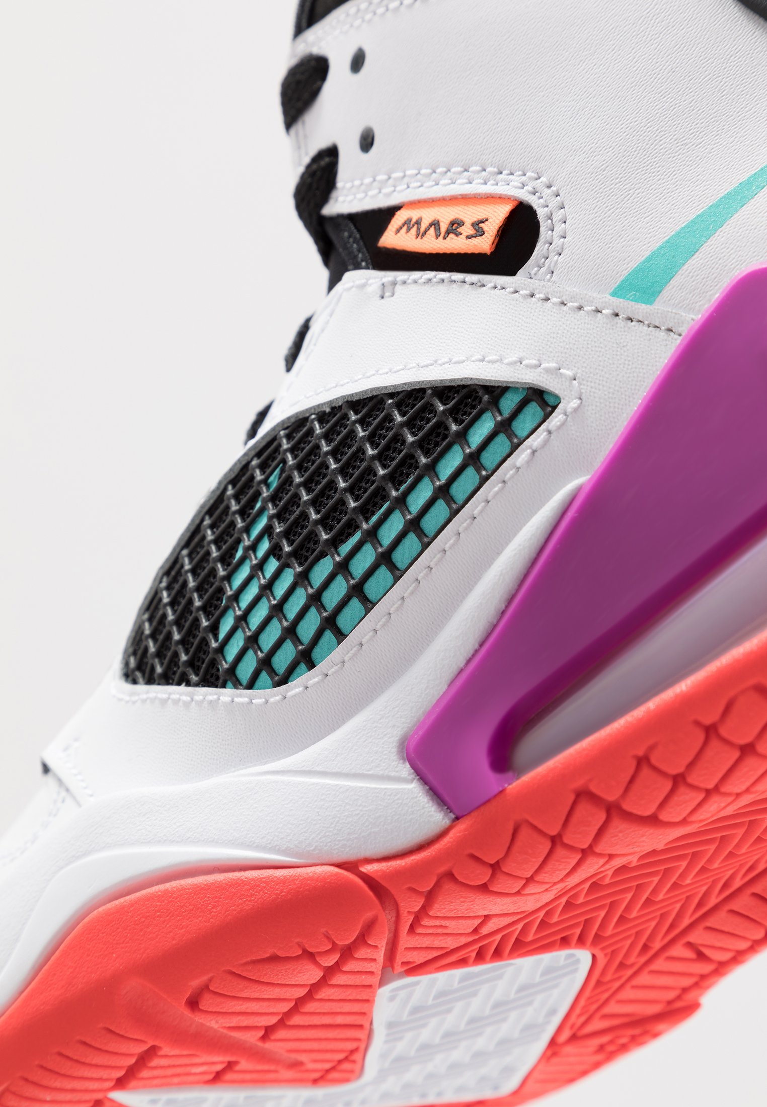 jordan mars 270 white hyper violet
