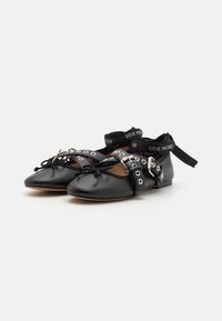 Steve Madden BAYLEN - Ballerinaskor med remmar - black