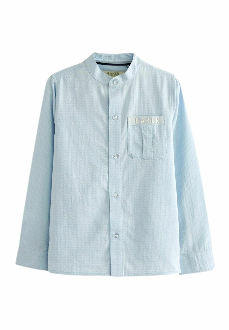 Camisa azul claro de manga larga con cuello mandarín, bolsillo pequeño, tela texturizada y una etiqueta "BAKER" en el bolsillo.