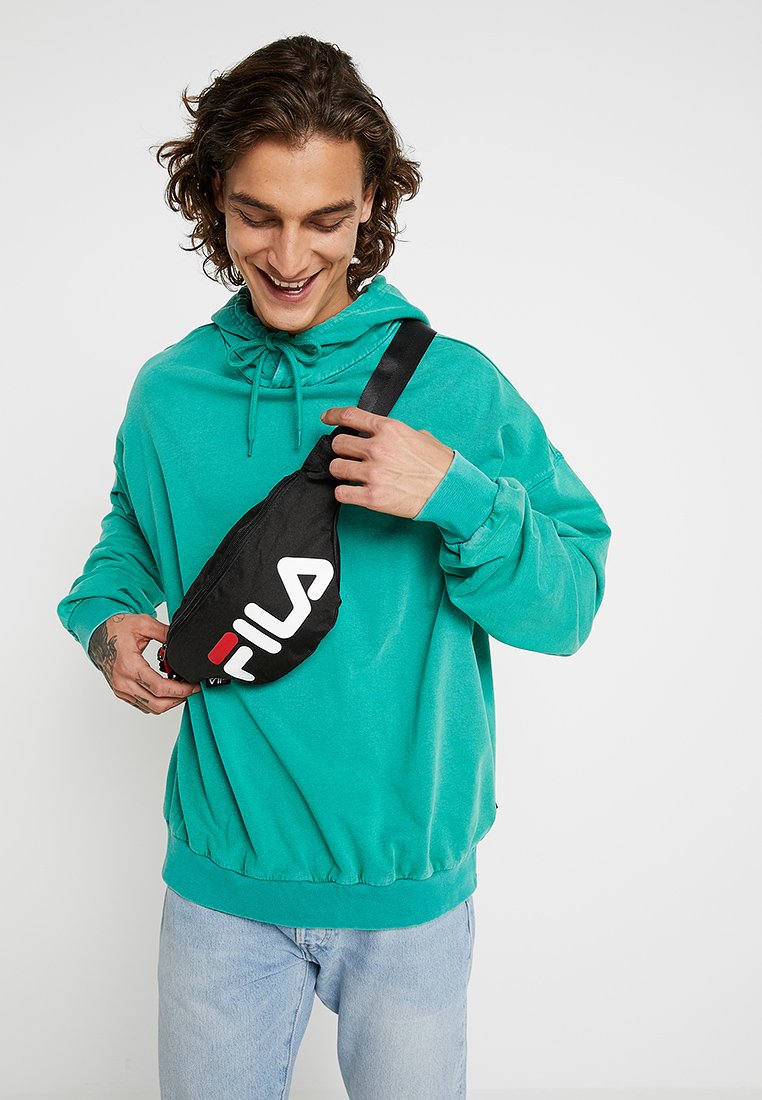 fila en noir