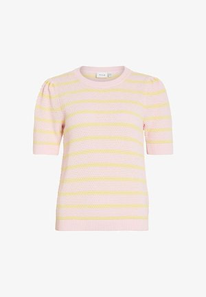 Pulover tricotat, cu mâneci scurte, roz deschis, cu dungi orizontale galbene subtile și decolteu rotund.