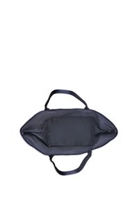 Sac fourre-tout marine en cuir synthétique texturé, avec des poignées doubles et un intérieur spacieux comprenant un fond plat et une poche contrastante.