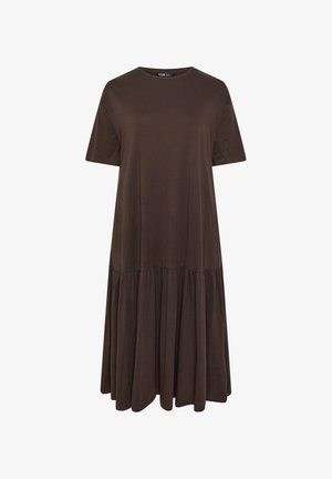 Donkerbruine midi-jurk met korte mouwen, ronde hals en geplooid rokgedeelte op een effen witte achtergrond.