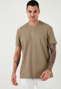 REGULAR FIT - T-shirt basique - mink green