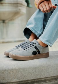 Blackstone Sportbačiai - gun metal