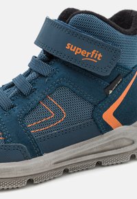Superfit MARS UNISEX - Talvesaapad - blau/orange