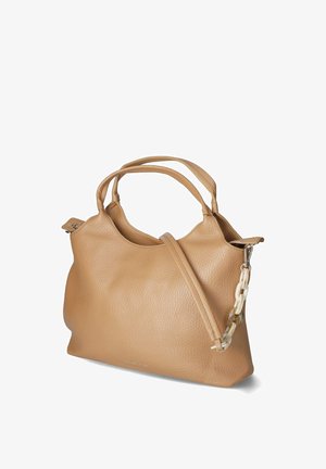 Taupekleurige handtas van gestructureerd leer met twee handvatten, een afneembare schouderriem en een dikke witte kettingaccent aan één kant.