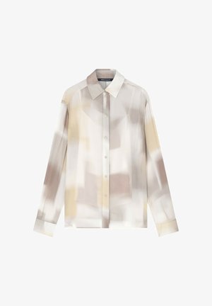 Langærmet skjorte med knapper og et abstrakt mønster i beige, hvid og grå samt klassisk krave, vist fladt på hvid baggrund.