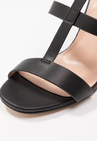 Forever New Sandály na vysokém podpatku - black