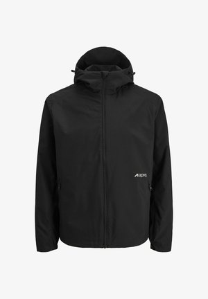 Schwarze wasserdichte Jacke mit Kapuze, Frontreißverschluss und zwei Seitentaschen. Verfügt über ein Logo auf der linken Seite. Glatte Textur.