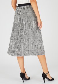 Damart VOILE IRRÉGULIER - Jupe plissée - noir blanc graphique