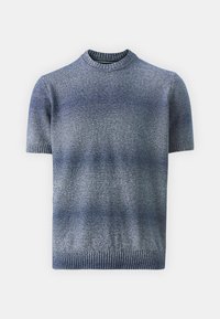 Kortermet strikket genser i gradienttoner av blått. Har en ribbestrikket hals og kant, med en teksturert, myk overflate.
