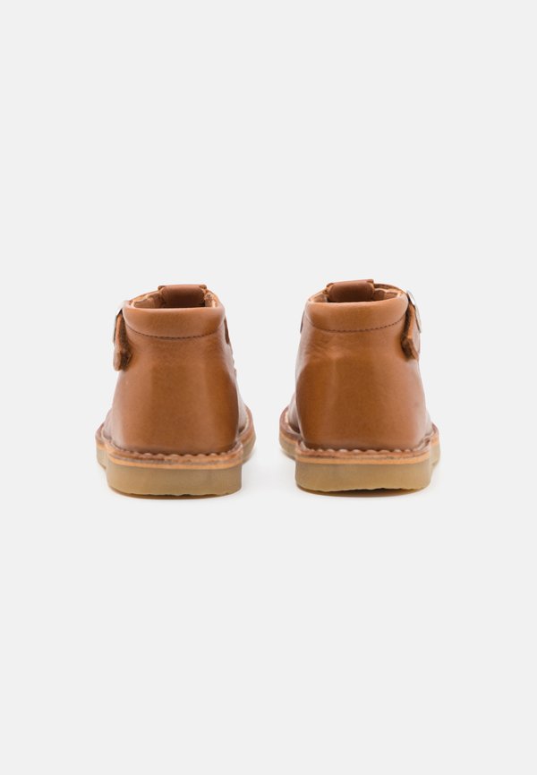 T-BAR SCALLOP - Touch-strap shoes - cognac4