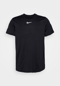  camiseta atlética negra de manga corta hecha de tejido ligero, con cuello redondo, presenta un logo de Nike en blanco en el pecho y sutiles detalles de textura.