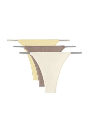 Trzy prążkowane majtki bikini w kolorze kremowym, taupe i bladożółtym z paskowanymi elastycznymi pasami, ułożone pionowo.