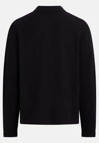 Suéter preto de malha com padrão texturizado em ziguezague, apresentando gola e mangas compridas, finalizado com punhos e bainha canelados.