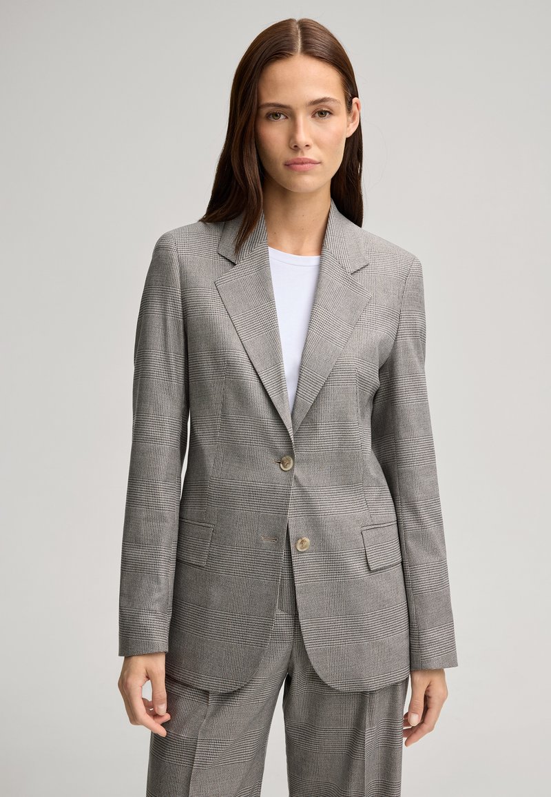 Grijs geruite blazer met een enkelvoudige sluiting, met aangeknipte revers en twee voorzakken. Knopsluiting in het midden.