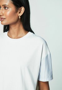 Next SHORT SLEEVE - T-shirt med print - blue neutral stripe