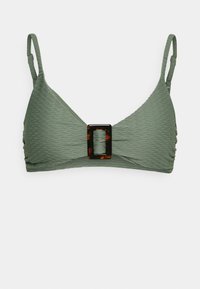 Top de biquíni verde com um design texturizado e ondulado. Apresenta uma grande fivela de tartaruga no centro e alças ajustáveis.