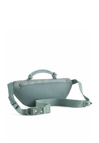 Una borsa a spalla di un verde chiaro con una superficie texturizzata, dotata di un manico, di una tracolla regolabile e di un compartimento principale con zip.