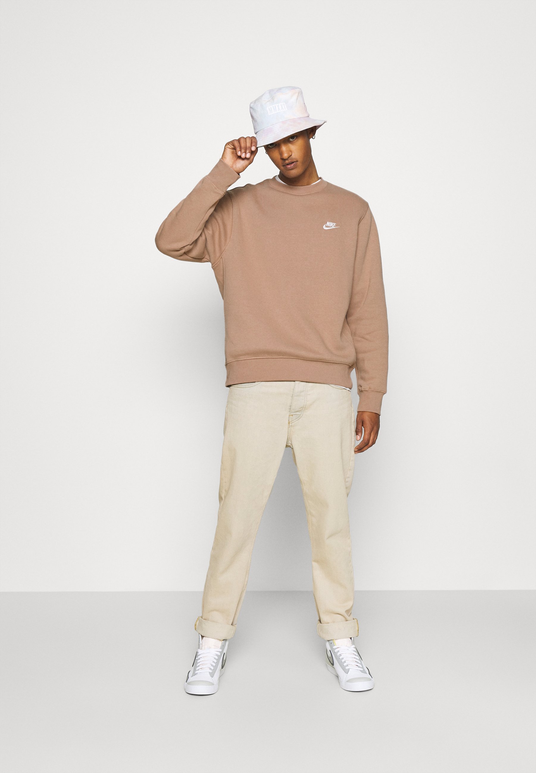 Nike Sportswear CLUB CREW - Sudadera - desert dust/marrón claro - Zalando.es