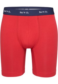 Röda bomullsboxershorts med mörkblå elastisk midja som har texten "Phil & Co." i vitt. Slät textur och längd till mitten av låret.