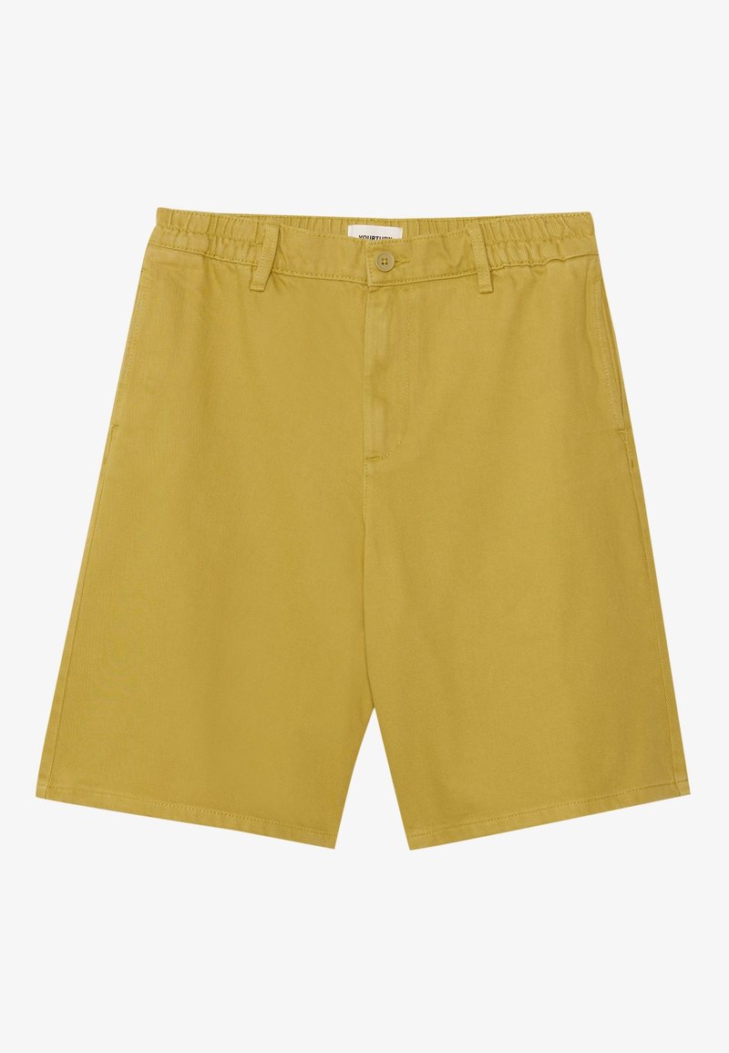 Shorts jaunes arrivant au genou avec taille élastique, fermeture à boutons, passants de ceinture et poches latérales, présentés sur fond blanc.
