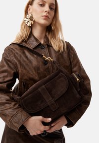 L37 Ručna torba - brown