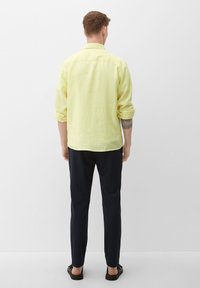 s.Oliver MIT BUTTON DOWN KRAGEN - Hemd - limettengrün