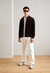 Esprit STRAIGHT PLEAT - Hlače - off white