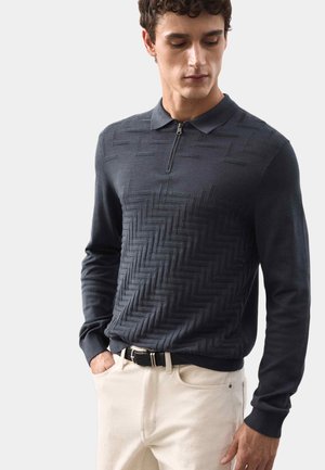 - Koszulka polo