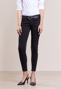 DRYKORN Vaqueros pitillo - black