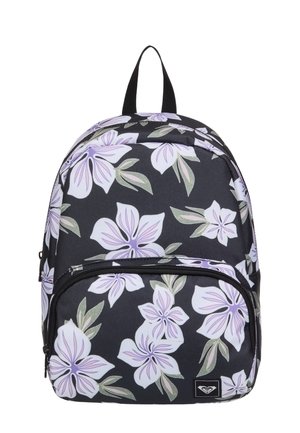 Mochila con fondo negro y estampado floral blanco y lila claro, bolsillo frontal con cremallera y asa negra.