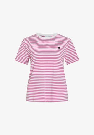 Roosa ja valge horisontaalselt triibuline lühikeste varrukatega särk väikese musta südameembleemiga vasakul rinnal ja ümar valge kaelusega.