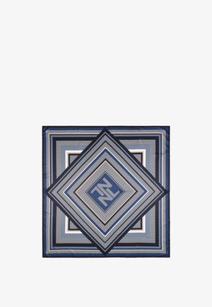 Foulard carré avec des motifs en forme de losanges superposés en bleu, noir, blanc et beige, avec un motif géométrique au centre.
