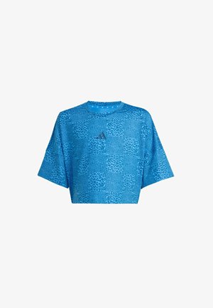 Blue cropped t-shirt with short sleeves, featuring a leopard print pattern and a small logo on the chest. Made of lightweight fabric.