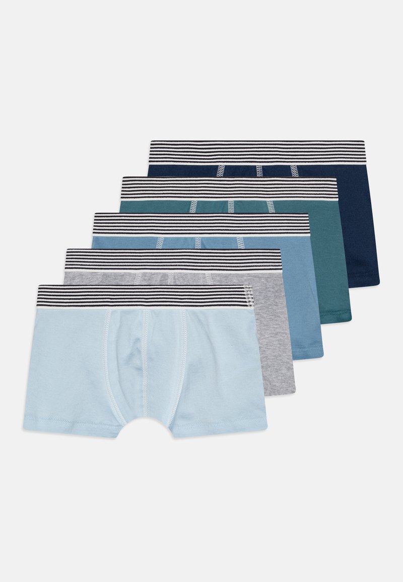 Cinq paires de sous-vêtements pour enfants de différentes couleurs : bleu clair, gris, bleu foncé, bleu canard et marine. Chacune a une ceinture rayée.