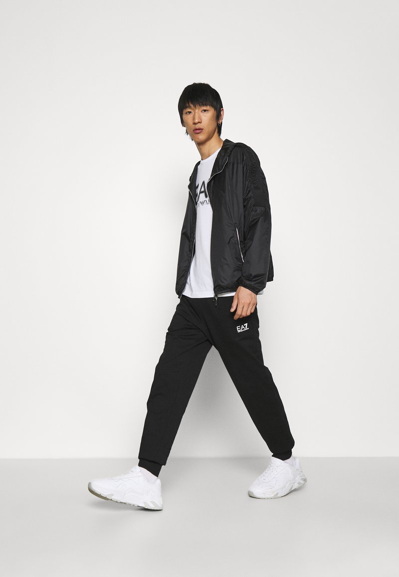 EA7 Emporio Armani Spodnie treningowe - Zdjęcie 2