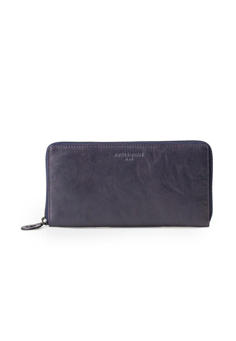 Portafoglio in pelle blu navy con una texture liscia, chiusura con zip e un branding discreto sulla parte frontale. Presenta un cursore della zip arrotondato per un facile accesso.