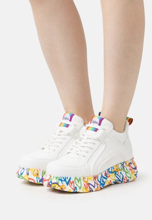 Buffalo, CORIN HEARTS - Baskets basses - white