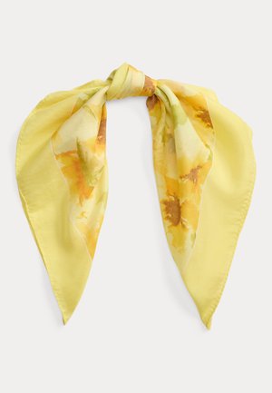 Écharpe en soie jaune avec un nœud, présentant un motif floral doux dans des tons d'orange, vert et marron sur un fond blanc.