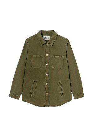 Veste boutonnée vert olive avec deux poches jumelées sur la poitrine et deux poches fendues sur les côtés, manches longues et col rabattu.