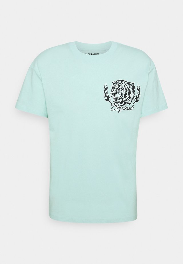 JORTIGERS TEE CREW NECK - Camiseta estampada - pale blue