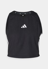 Čierny športový crop top s posádkovým výstrihom, ktorý má biele logo Adidas a sivé bočné pruhy. Vyrobený z ľahkej, priedušnej tkaniny.